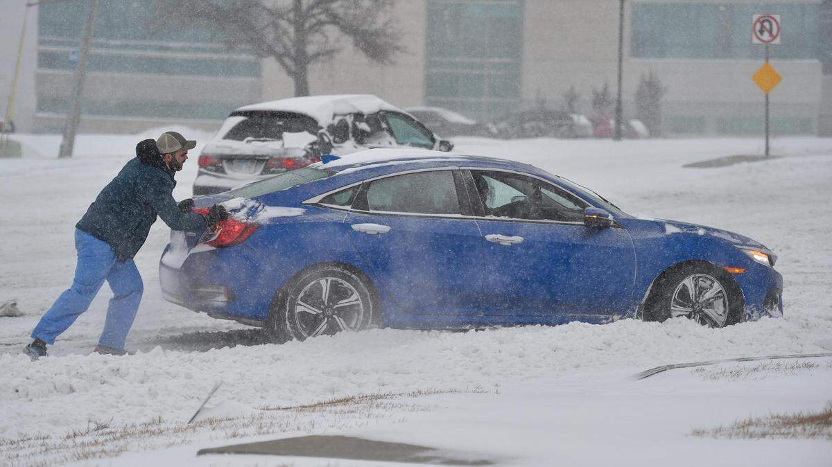 These Kansas City area schools will be closed Thursday as winter storm brings snow, ice