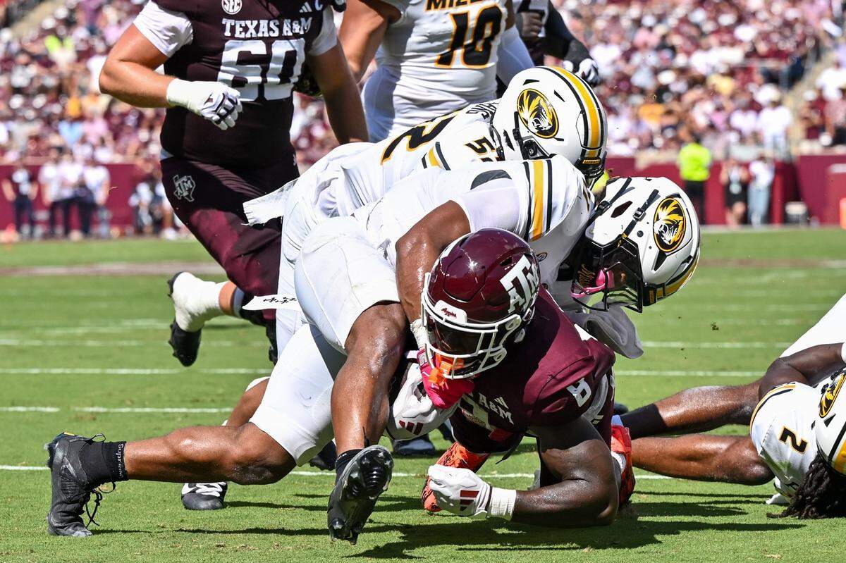 Texas A&M Aggies running back Le’Veon Moss scores one of his touchdowns against the Missouri Tigers on Saturday at Kyle Field in College Station, Texas.