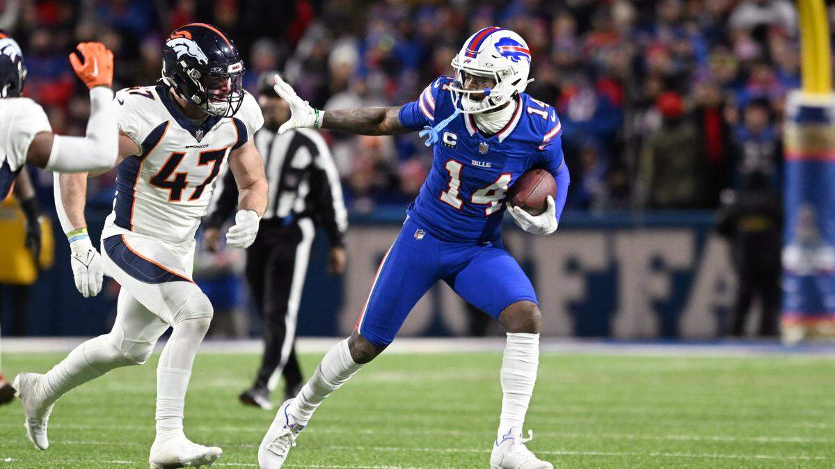 Buffalo Bills wide receiver Stefon Diggs (14) tries to avoid a tackle by Denver Broncos linebacker Josey Jewell (47) in the second quarter at Highmark Stadium.