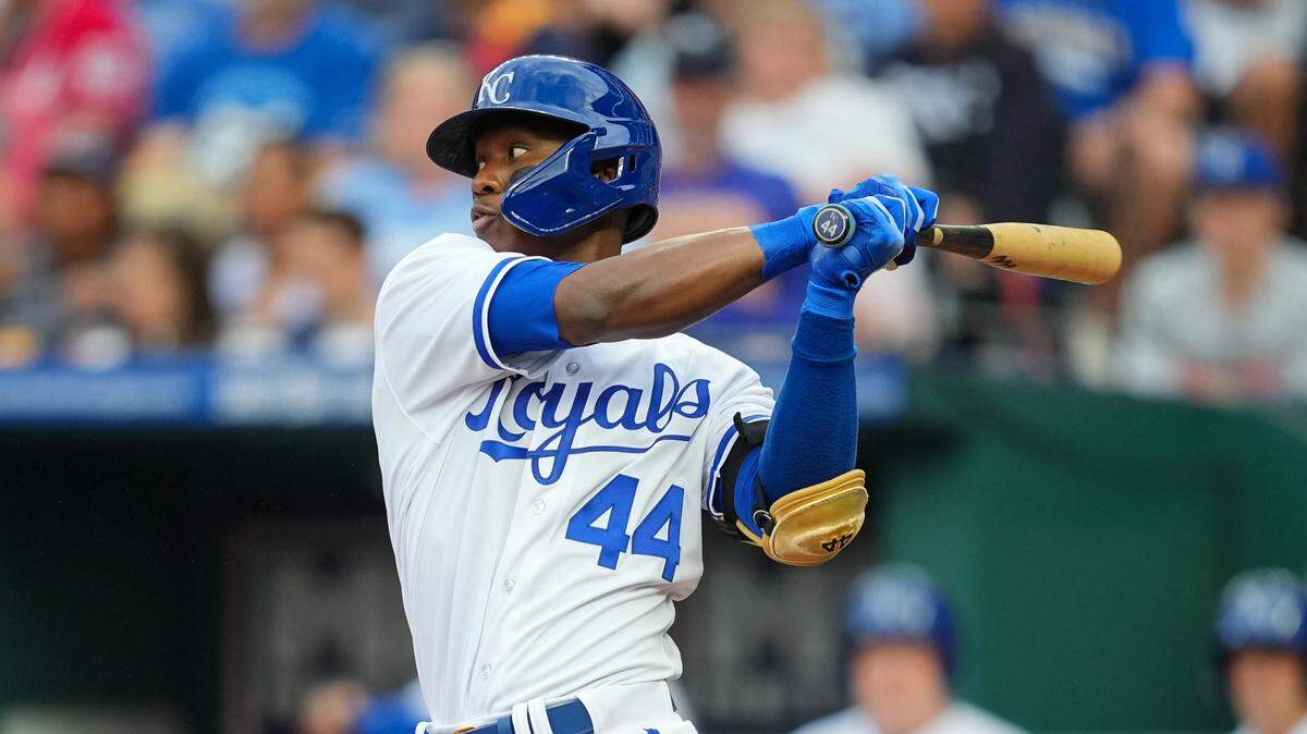 Kansas City Royals left fielder Dairon Blanco (44) hits a single during the second inning against the Cincinnati Reds at Kauffman Stadium on June 12, 2023.