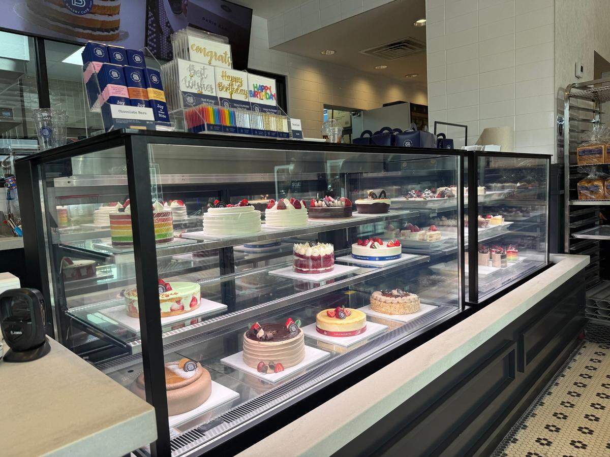 The chain, hailing from South Korea, offers specialty cakes and other desserts.