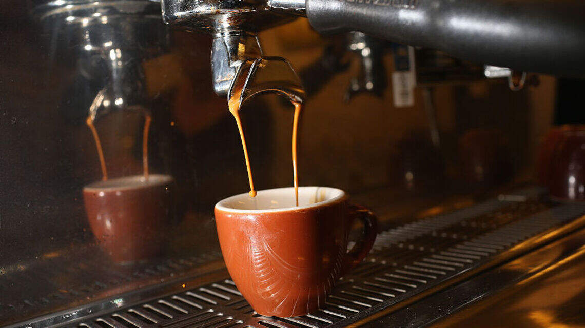 Here's the Simple, Caffeine-Free Formula Scientists Recommend to Beat Your Usual Afternoon Slump
