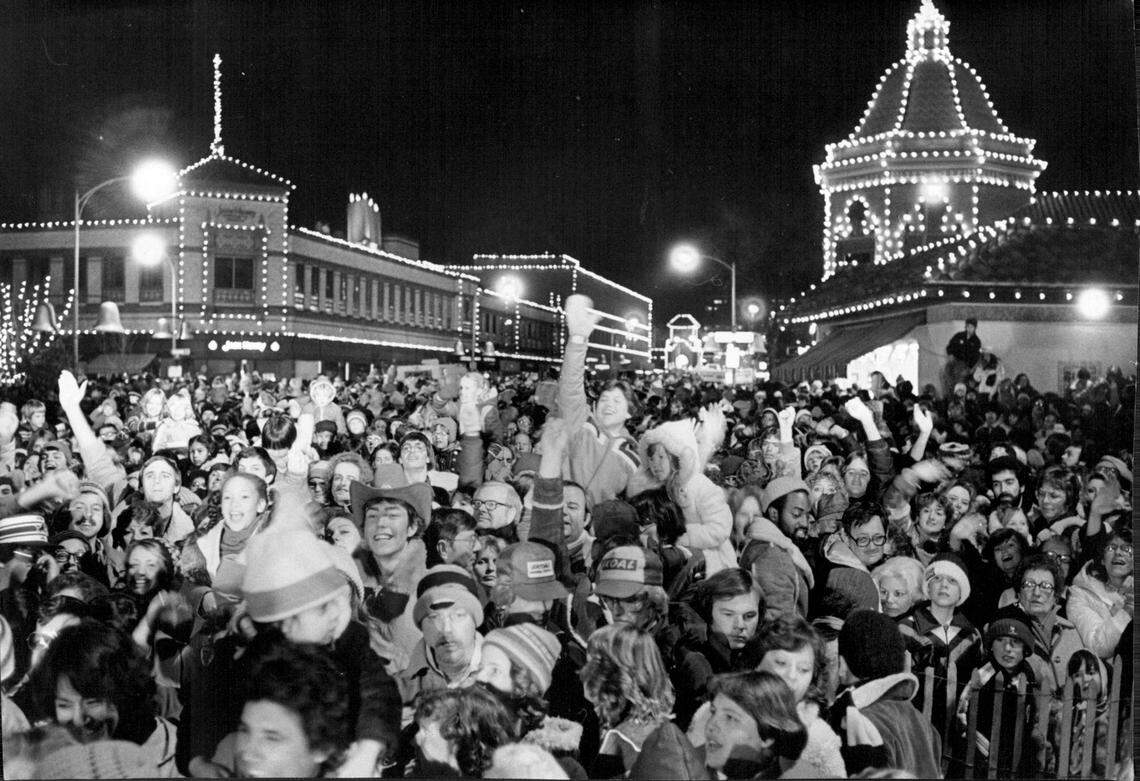 Thousands of people packed the Country Club Plaza on Thanksgiving night in 1980, shoulder to shoulder, as the historic district flipped the switch for the annual lighting ceremony. 