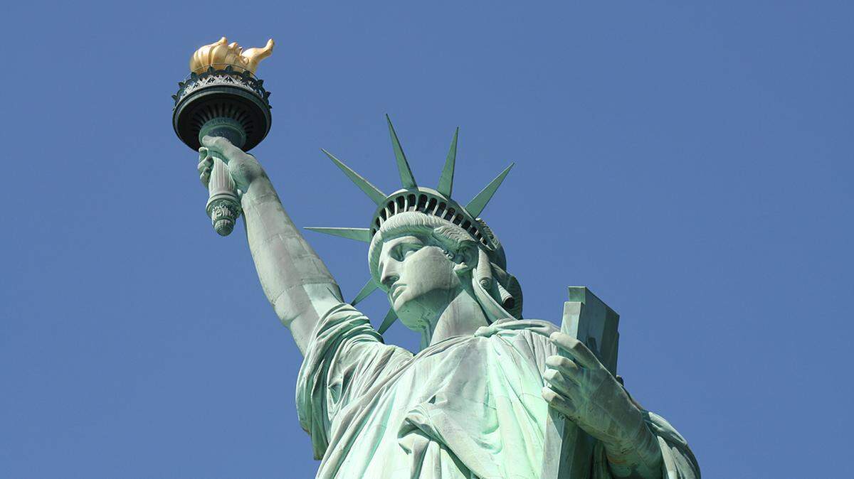 Research shows that 82% of weekly churchgoing evangelicals want Congress to provide undocumented immigrants an earned pathway to legal status or citizenship.