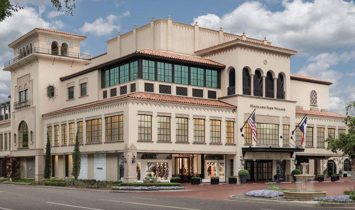 Highland Park Village, a luxury shopping district in Dallas, was built in 1931 in a Mediterranean style. Its owners have bought Kansas City’s Country Club Plaza.