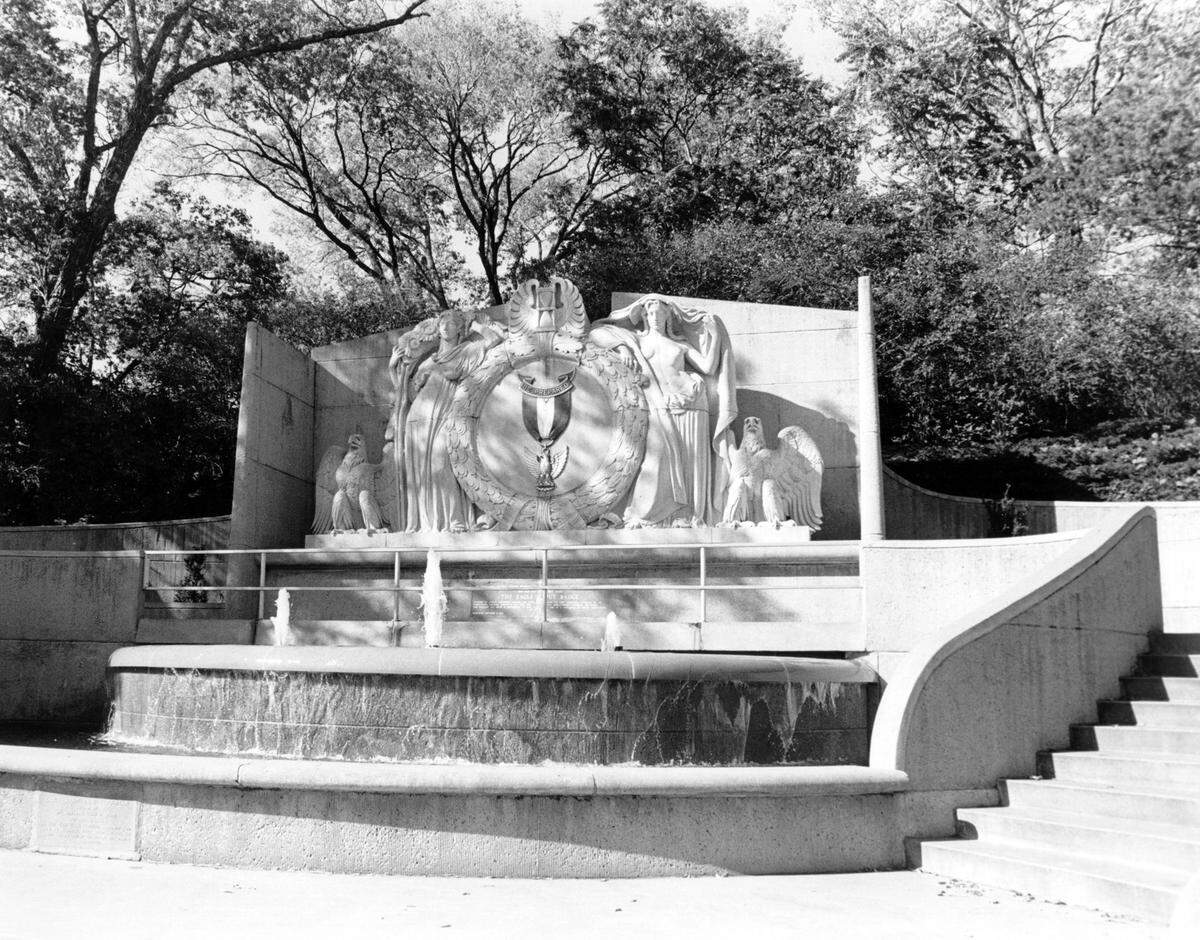 Photograph of the Boy Scout Memorial.