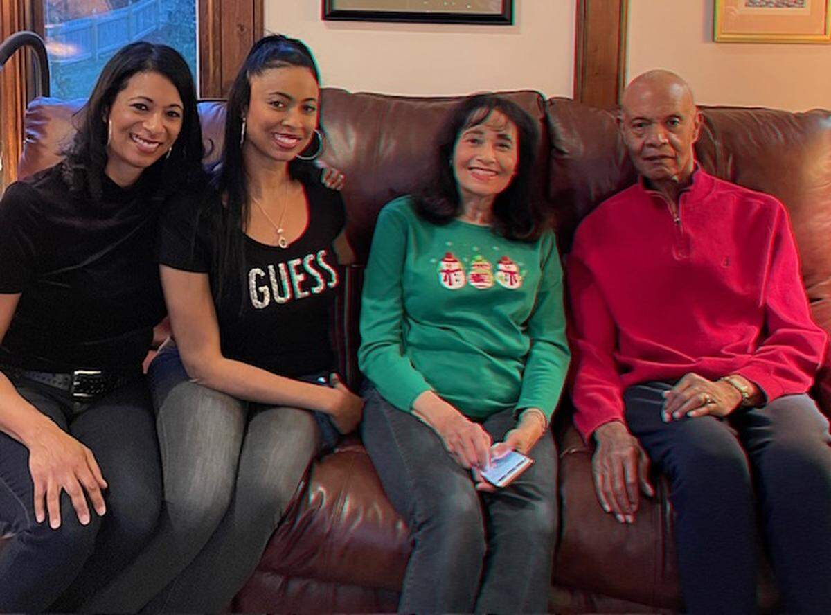 Dr. James Carter and his wife Nina Carter (Far right) with his daughters Christy Harris and Kimberly Tillman.