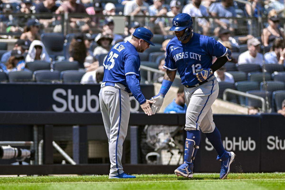 Royals catcher Salvador Perez, right, rounds the bases after belting a solo homer against the New York Yankees at Yankee Stadium on Sunday. The fourth-inning blast snapped a personal stretch of 70-plus at-bats without a home run.