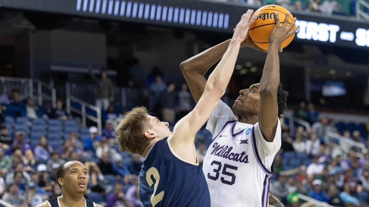 Kansas State’s Nae’Qwan Tomlin shoots over Montana State’s Nick Gazelas during the second half of a first-round NCAA Tournament win in Greensboro, N.C., on Friday, March 17, 2023.