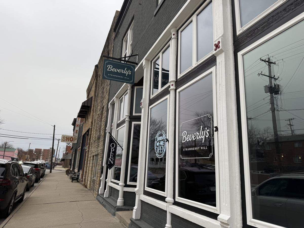 Beverly’s is a cocktail bar in KCK. The space was formerly home to The Davenport, Over Under and Manor Records.