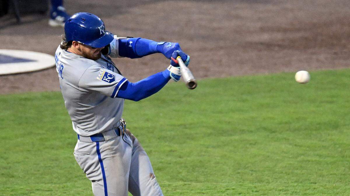 Kansas City Royals shortstop Bobby Witt Jr. (7) hits a RBI single in the fifth inning against the Tampa Bay Rays at George M. Steinbrenner Field.