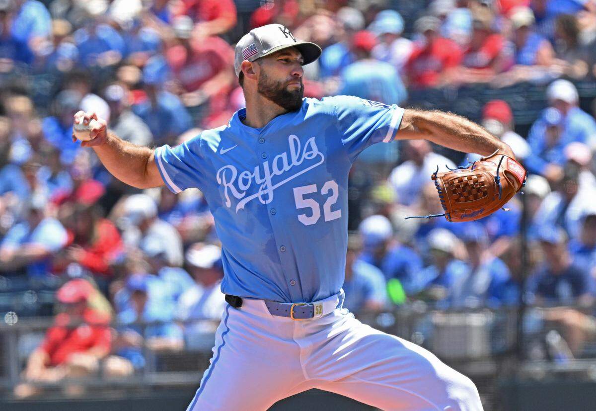Kansas City Royals starting pitcher Michael Wacha (52) throws a pitch in the first inning against the St. Louis Cardinals at Kauffman Stadium on May 18, 2025 in Kansas City, Missouri, USA.