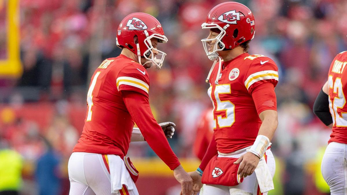 Kansas City Chiefs quarterback Patrick Mahomes (right)) congratulates backup quarterback Chad Henne after Henne led the Chiefs on a 98-yard touchdown drive against the Jacksonville Jaguars in the playoff game at Arrowhead Stadium on Saturday, Jan. 21, 2023, in Kansas City.