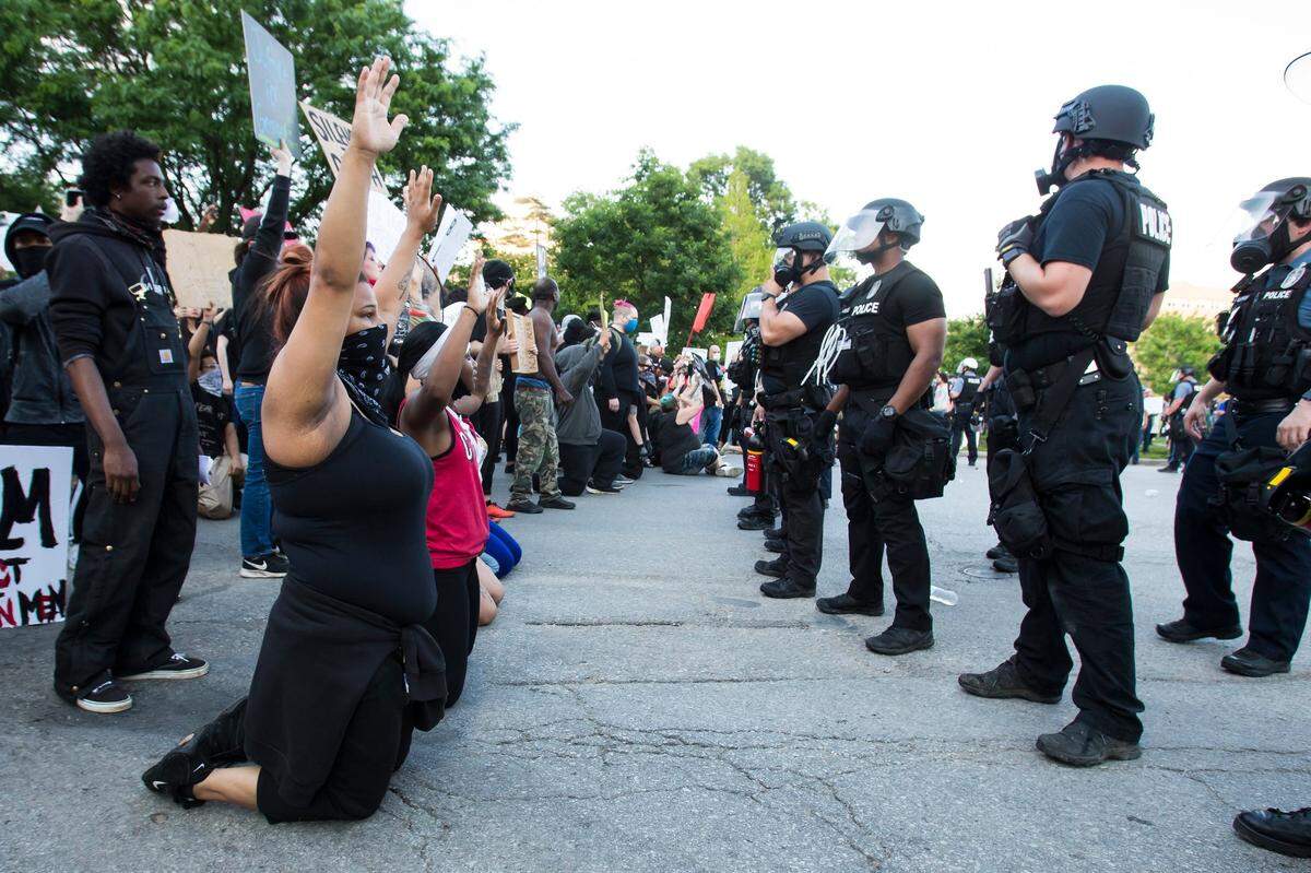 Missouri voters will decide if Kansas City will be required to spend 25% of its revenue on the police department.