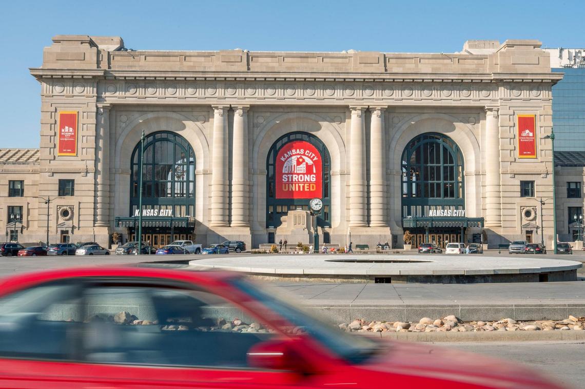 A week after the mass shooting at the Chiefs rally, a Kansas City Strong banner hung outside Union Station in support of victims.