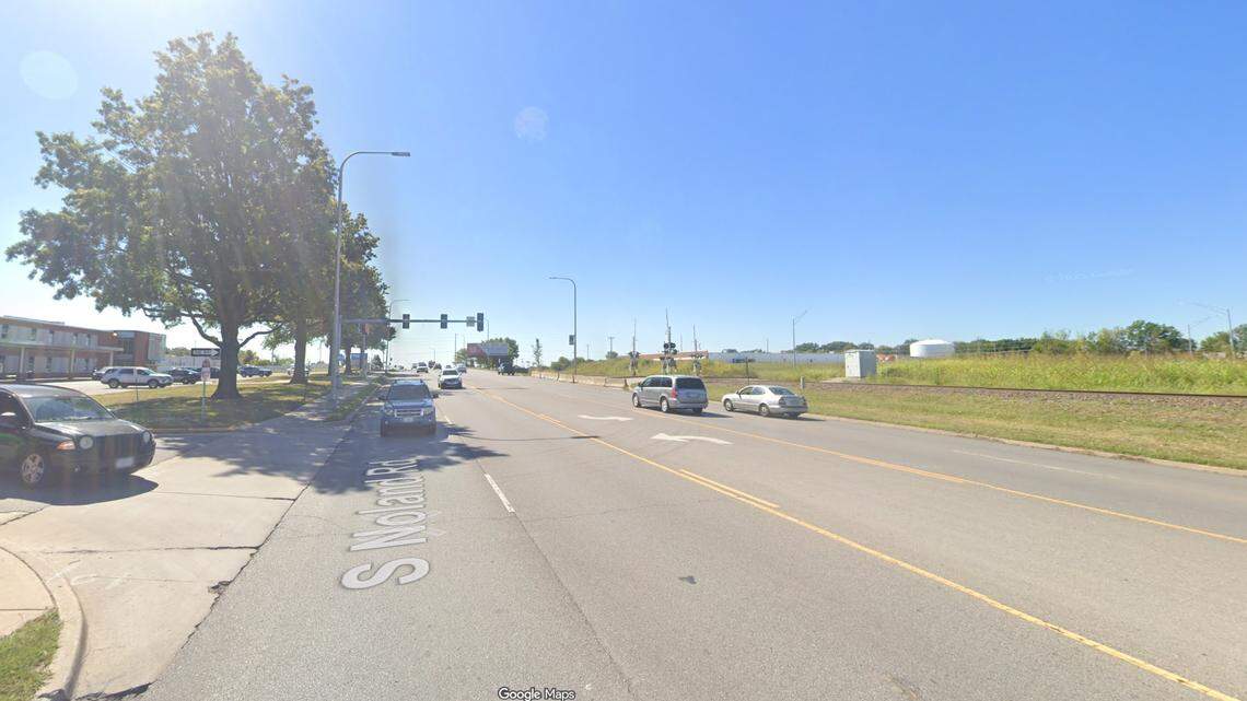 Head-on crash with driver in wrong lanes kills 1, injures 2 in Independence