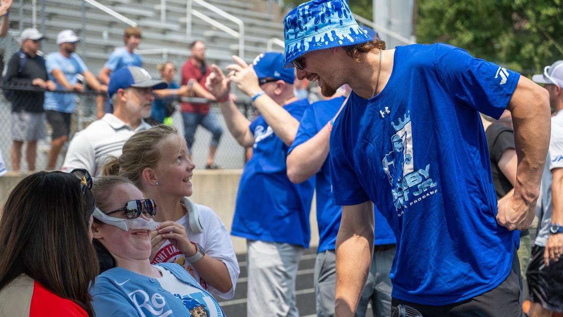 Royals fan with ALS sends emotional opening day message to players: ‘Love, Sarah’