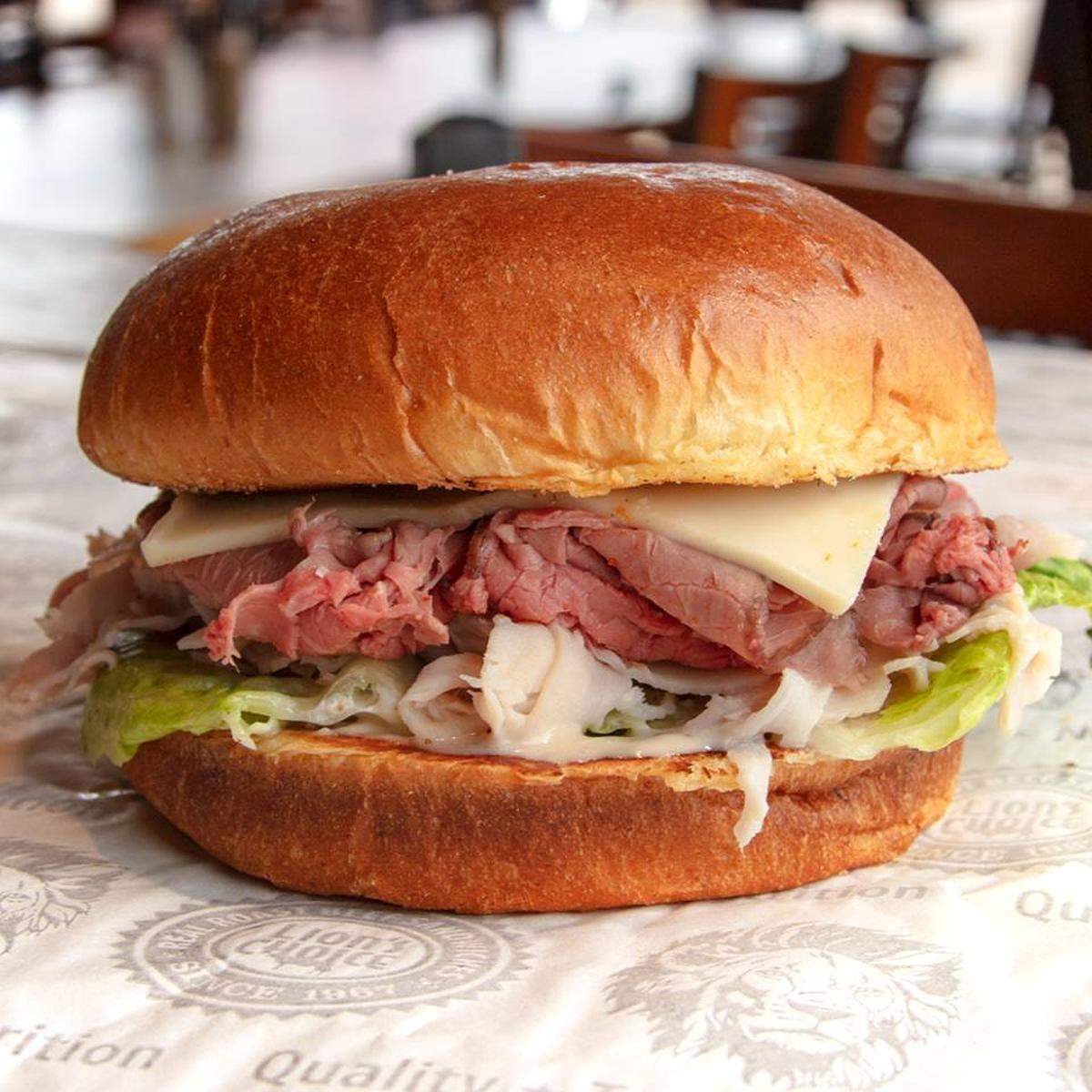 Lion’s Choice, known for its roast beef sandwiches, will close all but one KC area location.