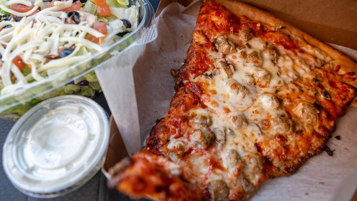 Andy Reid feasted on this KC pizza after Chiefs won the Super Bowl. I had to try it