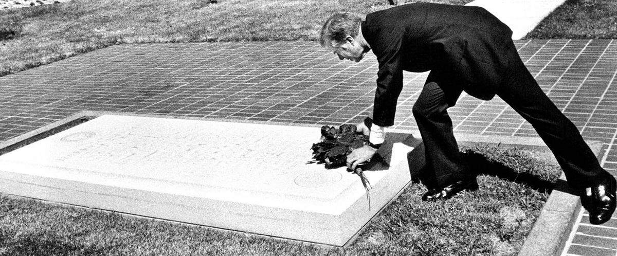 President Jimmy Carter places flowers on the grave of former President Harry S. Truman at the Truman Library. Earlier Carter had visited Truman’s widow, Bess.