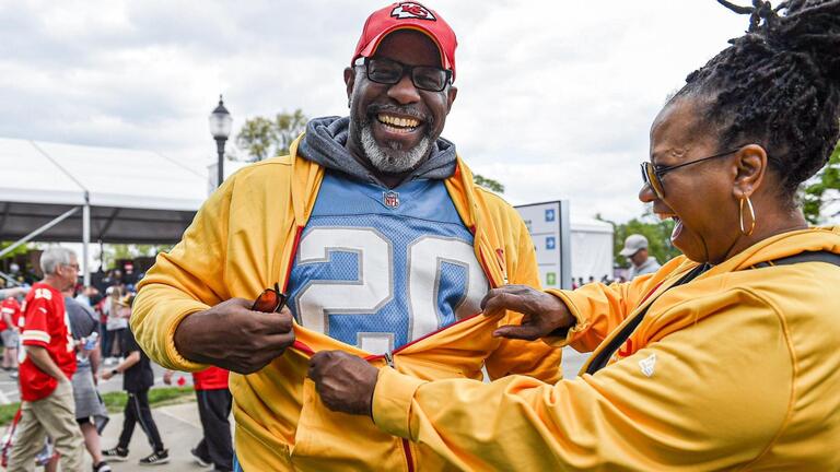Which food lines are worth the wait at NFL Draft? Here are fan favorites & menu prices
