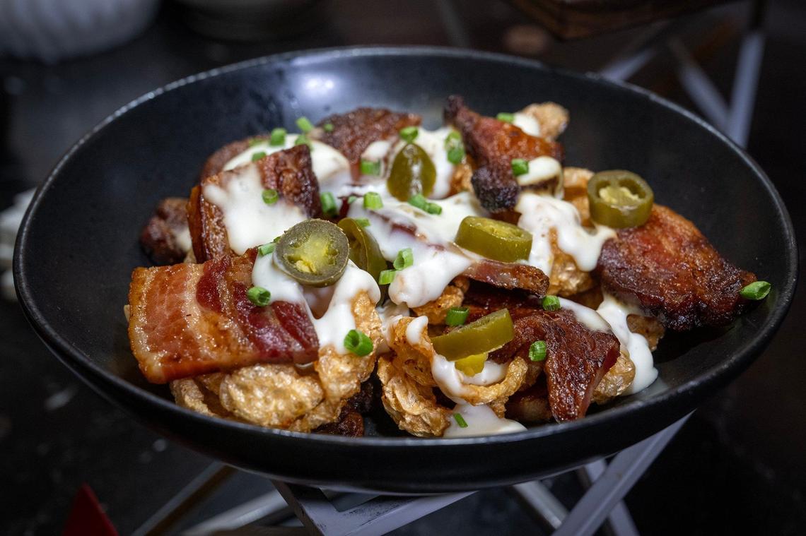 Pigskin Nachos is a new offering from Aramark for the general concessions at GEHA Arrowhead Stadium. The item features Tostitos nachos served with bacon, pepperjack cheese, pickled jalapenos, and chicharrónes.