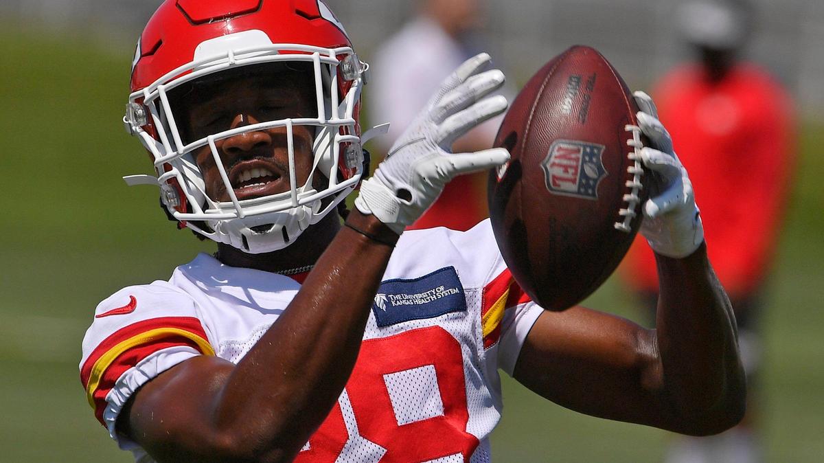 Kansas City Chiefs cornerback L’Jarius Sneed catches a pass Tuesday, the first day of the team’s manadatory three-day minicamp at its Arrowhead Stadium practice facility.