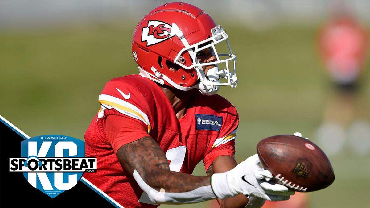Wide receiver Jody Fortson (1) makes a catch during the Kansas City Chiefs training camp at their training facility Wednesday, Aug. 19, 2020.