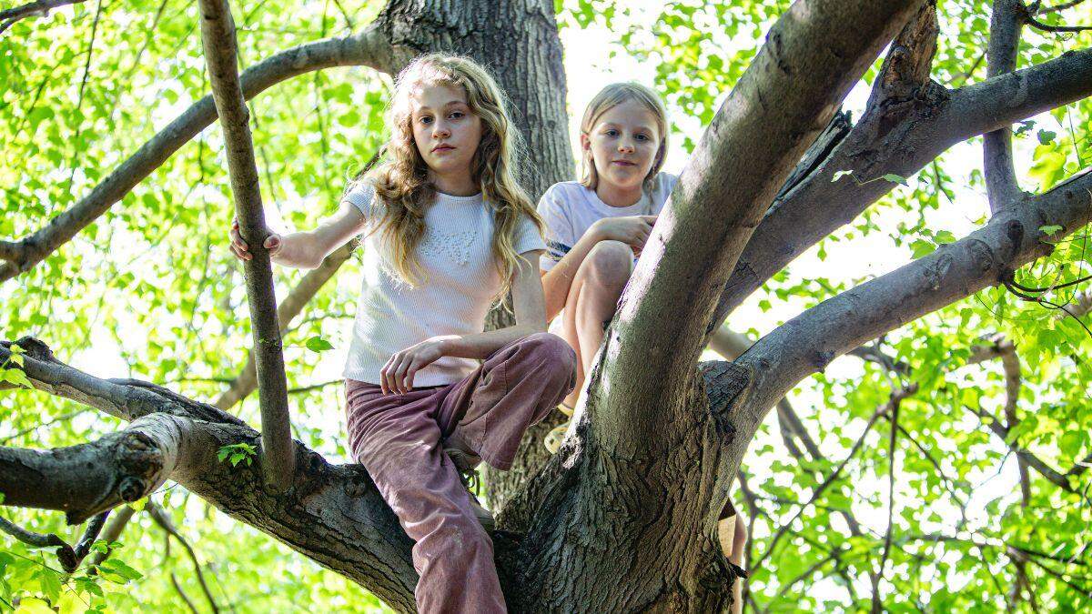 Vivienne, 12 (left), and Harlow, 9, were both diagnosed with dyslexia earlier this year.