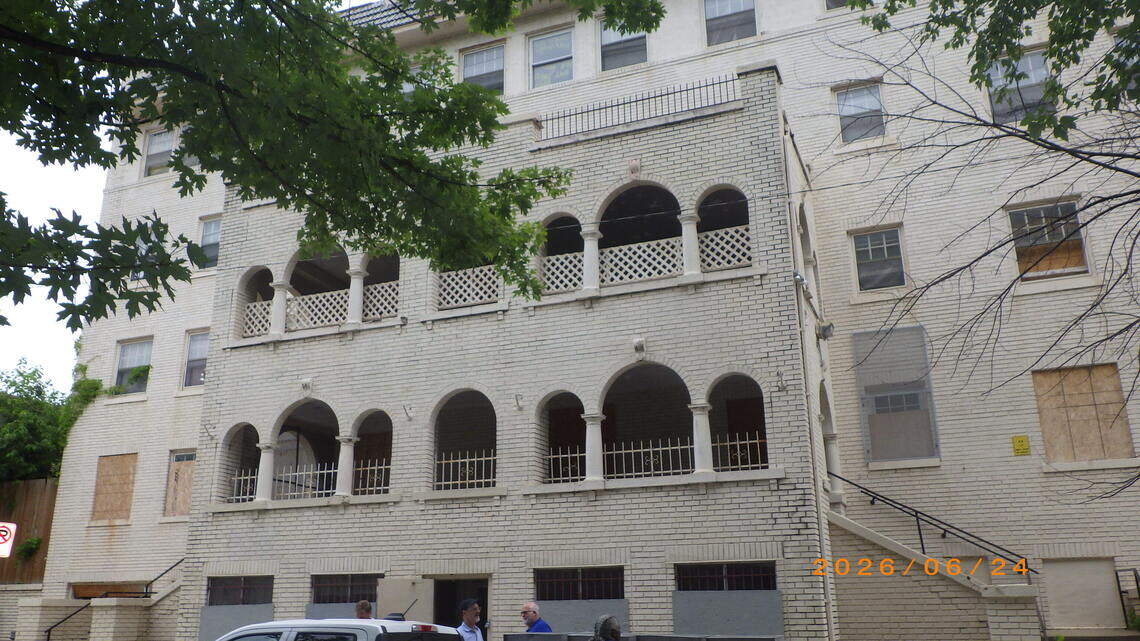 Century-old KC apartment building was to be revamped. Now it’s called unsafe