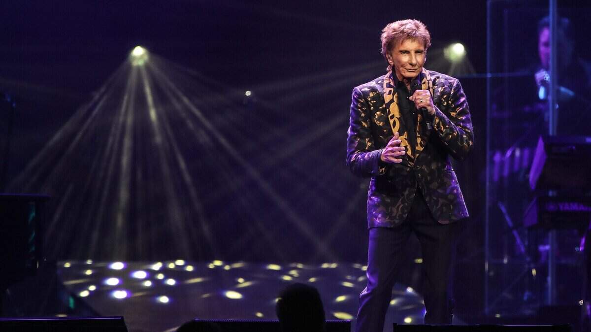 Barry Manilow serenaded the crowd at the KFC Yum! Center on Monday, August 21, 2023