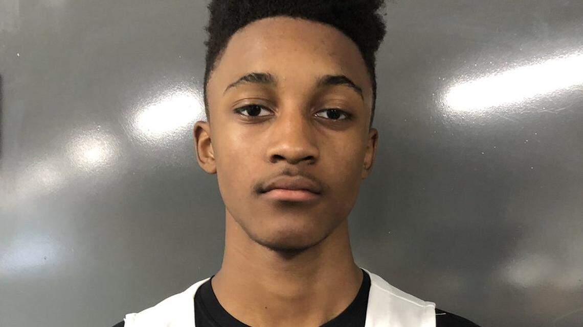 Aidan Shaw, the No. 56-ranked player in the recruiting Class of 2022 by Rivals.com, is competing at this week’s Peach Jam tournament in South Carolina. He has Kansas and Missouri on his list of schools.