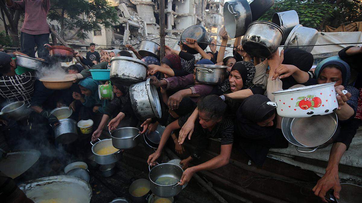 A charity distributes meals to Palestinians facing food shortages amid ongoing Israeli attacks and severe restrictions in Gaza City, Gaza on July 28, 2025. (Photo by Omar Ashtawy apaimages/SIPA/Sipa USA)