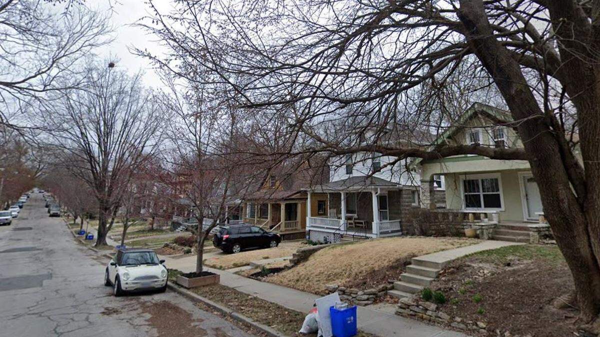 Kansas City police are investigating after two people were found dead inside an apartment following a fire in the 4100 block of Oak Street on Oct. 1, 2022. A Google Maps street view image from March 2019 shows the general area.