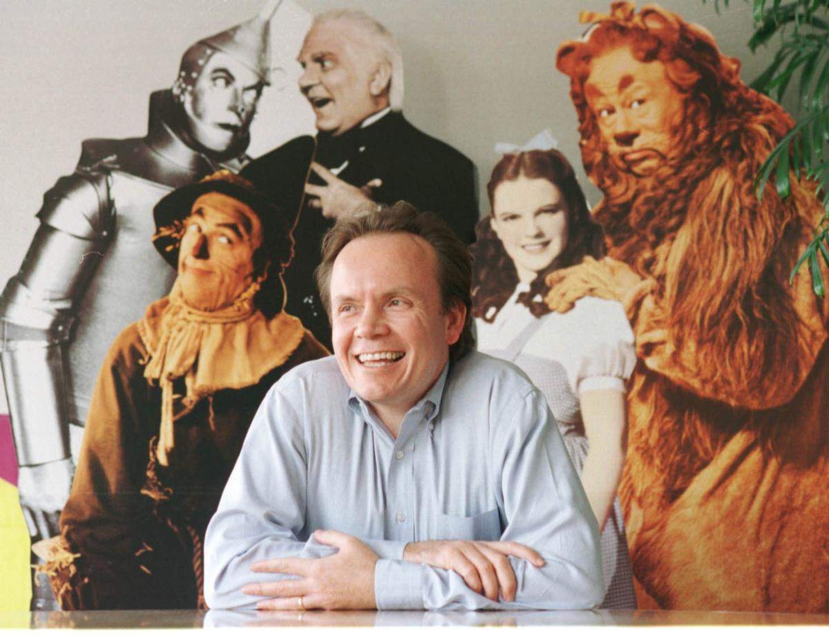 With pictures of the characters from his planned Wonderful World of Oz theme park peering over his shoulder, Robert Kory discussed plans for the park in 1999.