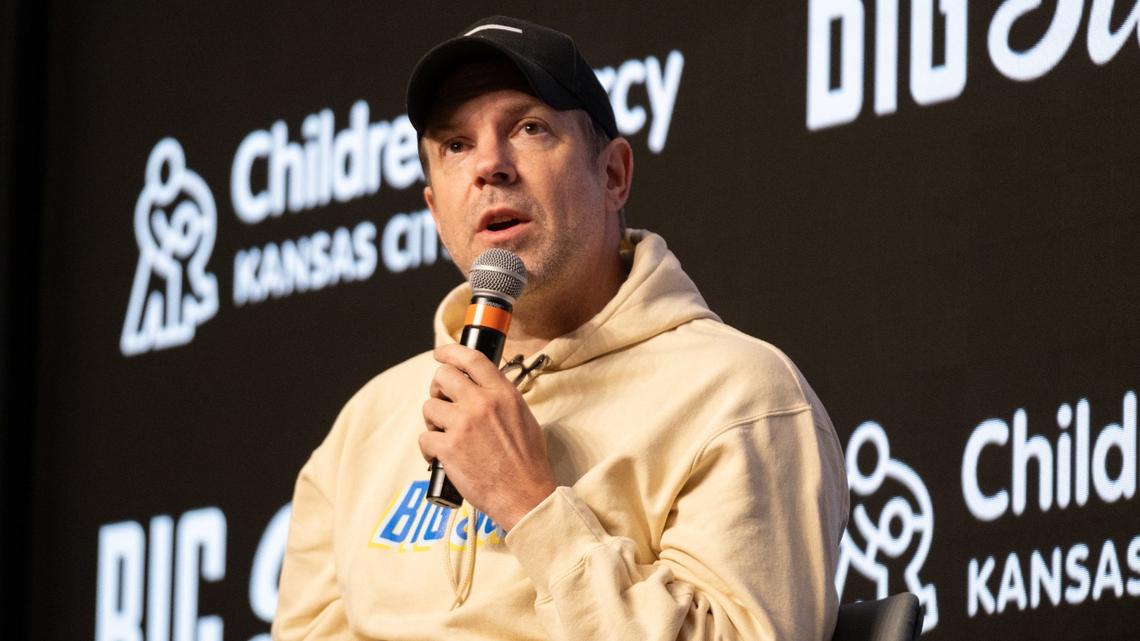 What makes a good extra? Casting pro shares tips before ‘Ted Lasso’ films in KC