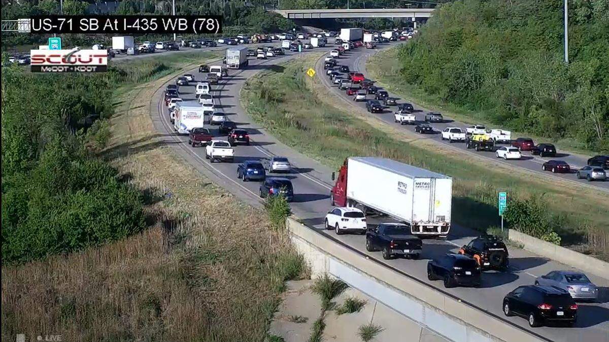 File photo: Traffic was slow going across the southern loop of Interstate 435 and westbound Interstate 470 as urgent bridge repairs were made in area of Three Trails Crossings/the Grandview Triangle in south Kansas City in September.