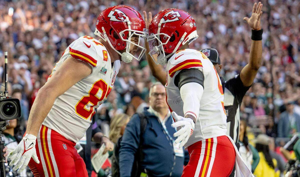 After Kelce scores, he celebrates with JuJu Smith-Schuster.
