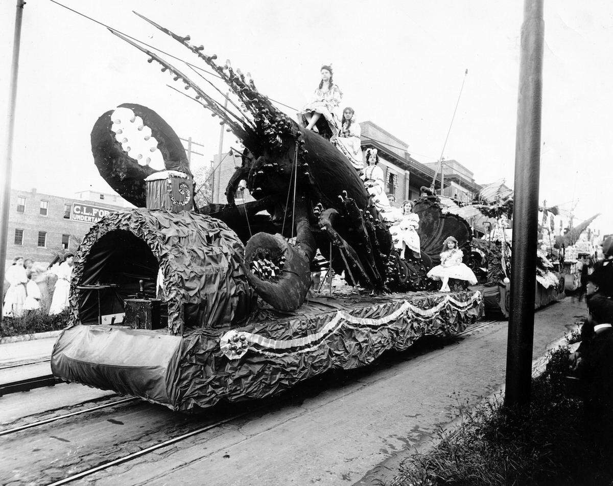 Priests of Pallas float. 1905.