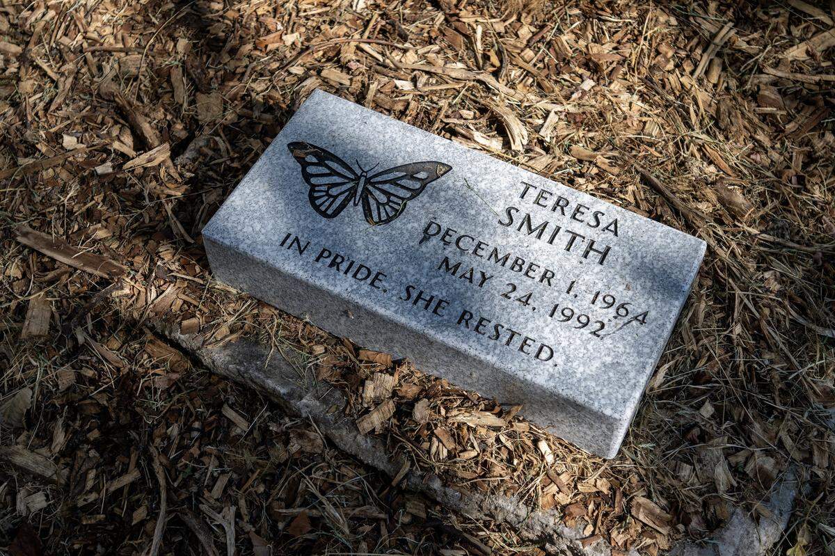 A plaque honoring Teresa Smith, for whom Teresa's Place is named, stands near the shelter's garden on Thursday, Sept. 11, 2025, in Kansas City. Smith was a former resident and also served as a caretaker at the shelter.