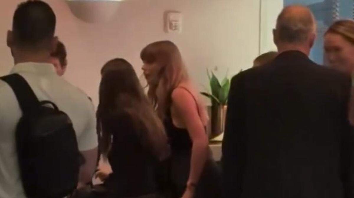 Following a date night with Chiefs tight end Travis Kelce on Friday, Taylor Swift was seen in a New Orleans restaurant with family and friends Saturday night on the eve of Super Bowl LIX.
