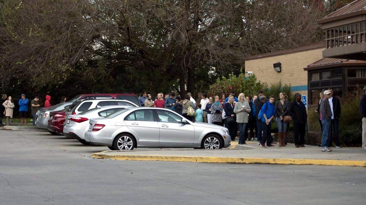 Voters waited at the Waldo Branch Library in 2016’s general election.