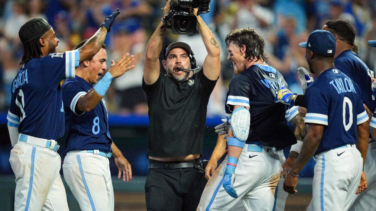 Kansas City Royals shortstop Bobby Witt Jr. (7) celebrates with teammates after hitting a walk-off grand slam against the Minnesota Twins during the 10th inning at Kauffman Stadium on July 28, 2023.