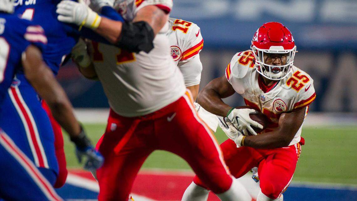 Ex-Chiefs offensive lineman disputes holding call that cost Clyde Edwards-Helaire a TD