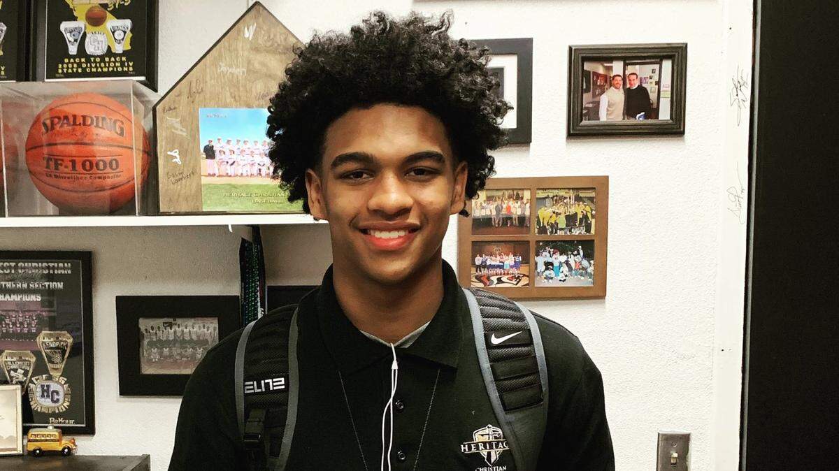 Combo guard Skyy Clark has a list of 10 possible college basketball destinations. KU is on the list.