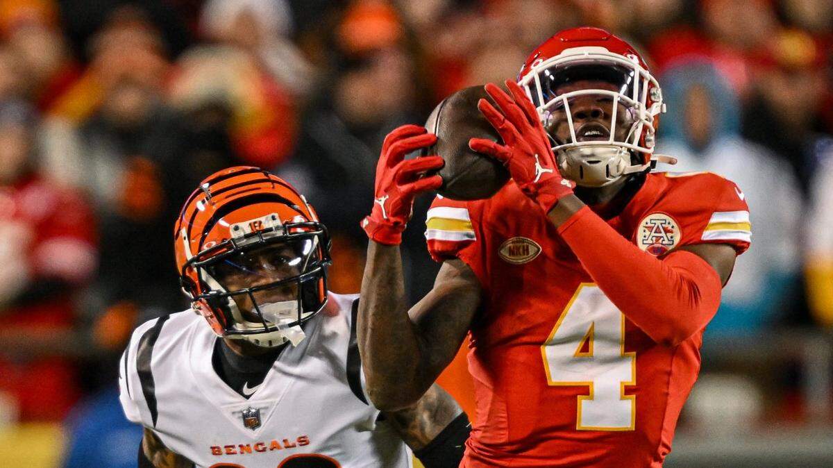 Kansas City Chiefs wide receiver Rashee Rice (4) catches a pass for a 67-yard reception in front of Cincinnati Bengals cornerback Cam Taylor-Britt (29) in the third quarter Sunday, Dec. 31, 2023, at GEHA Field at Arrowhead Stadium.