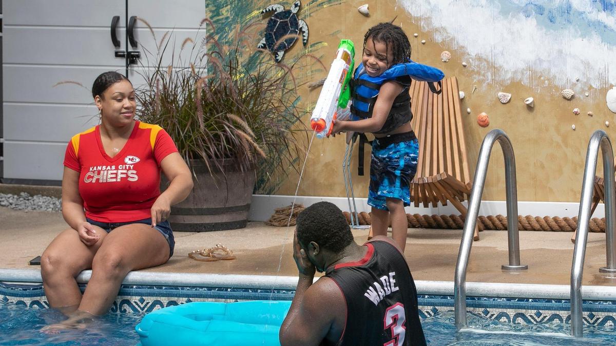 Vanessa Cowan, her husband, Chuck Hubbard, and their 4-year-old son, Mykel, enjoy an afternoon in Deb Frey’s Prairie Village pool, which a family member rented through the Swimply app.