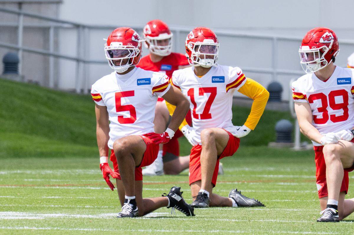 Kansas City Chiefs rookie cornerback Mansoor Delane (5) stretches during Chiefs mini camp on Friday, May 1, 2026.