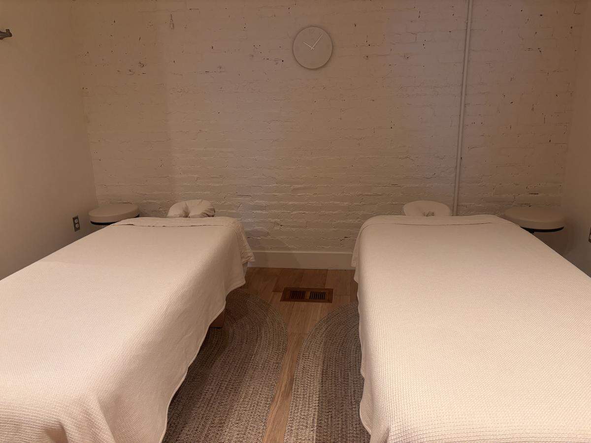 Inside Kla’s the couples massage room.