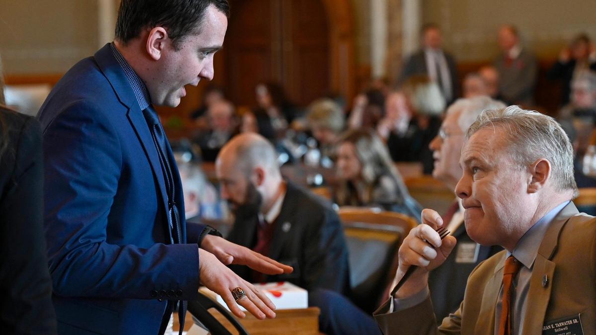 Rep. Blake Carpenter, left, speaker pro tem, R-Derby, talks with Rep. Sean Tarwater Sr., R-Stilwell.